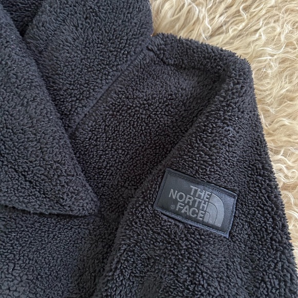 The North Face Pullover - Picture 3 of 5